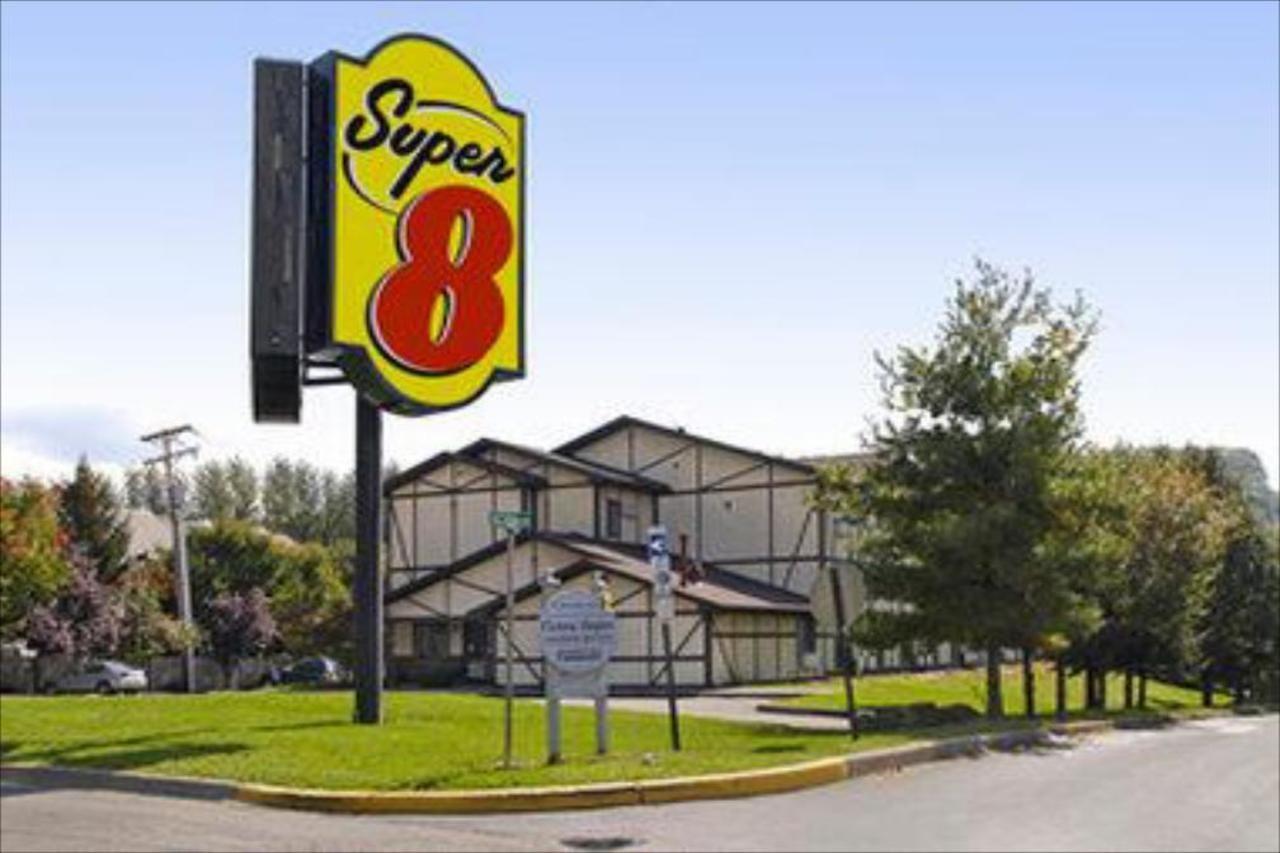 Super 8 By Wyndham East Stroudsburg - Poconos Hotell Exteriör bild