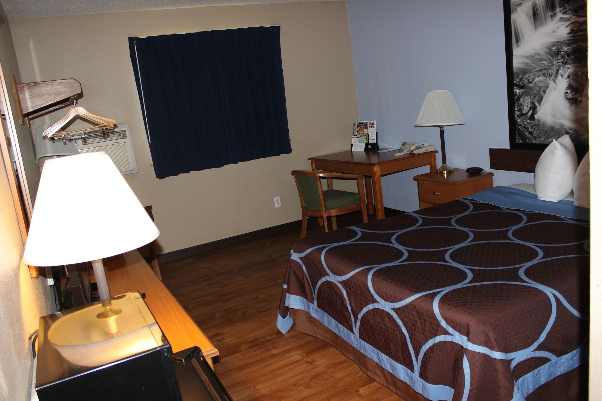 Super 8 By Wyndham East Stroudsburg - Poconos Hotell Exteriör bild