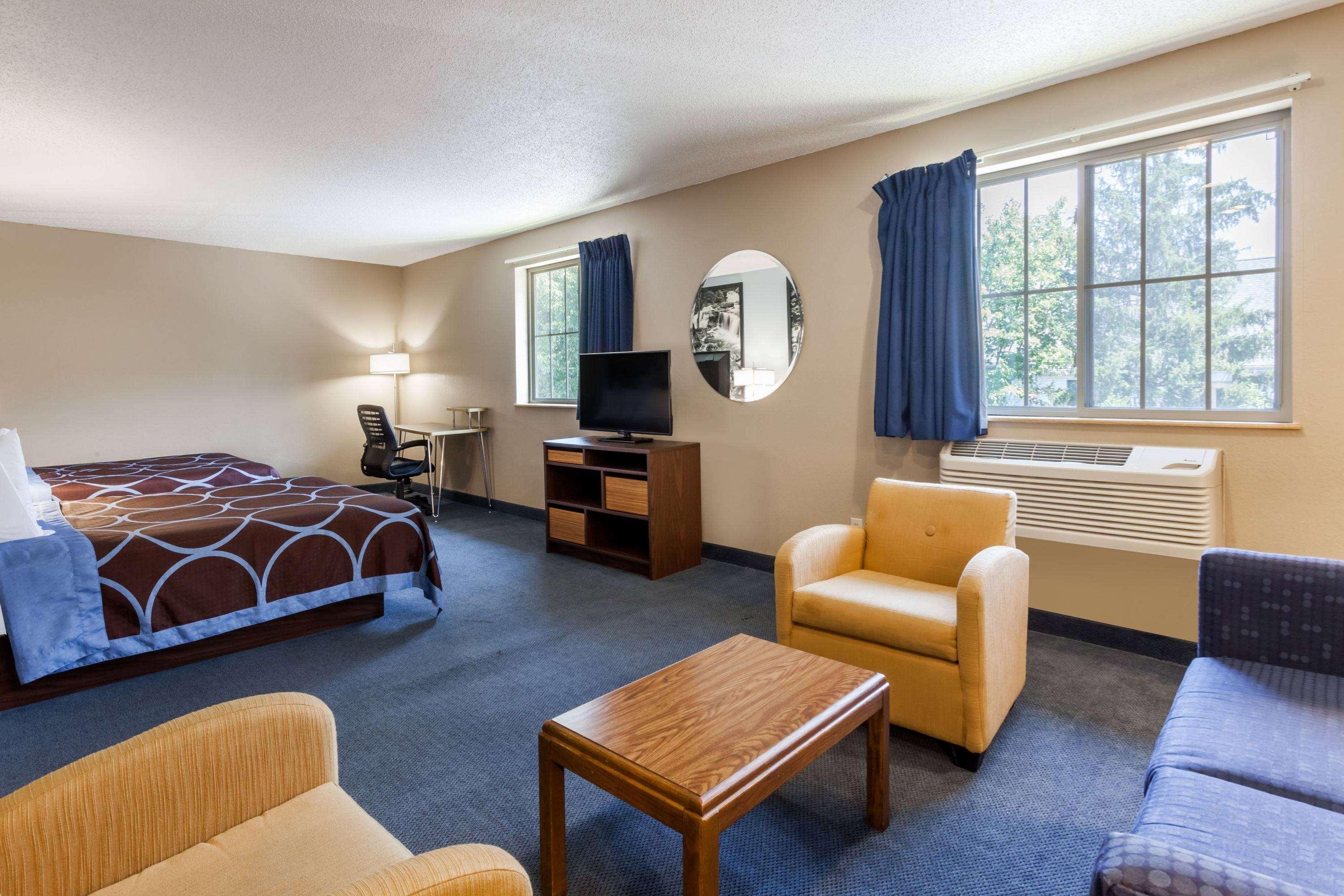 Super 8 By Wyndham East Stroudsburg - Poconos Hotell Exteriör bild