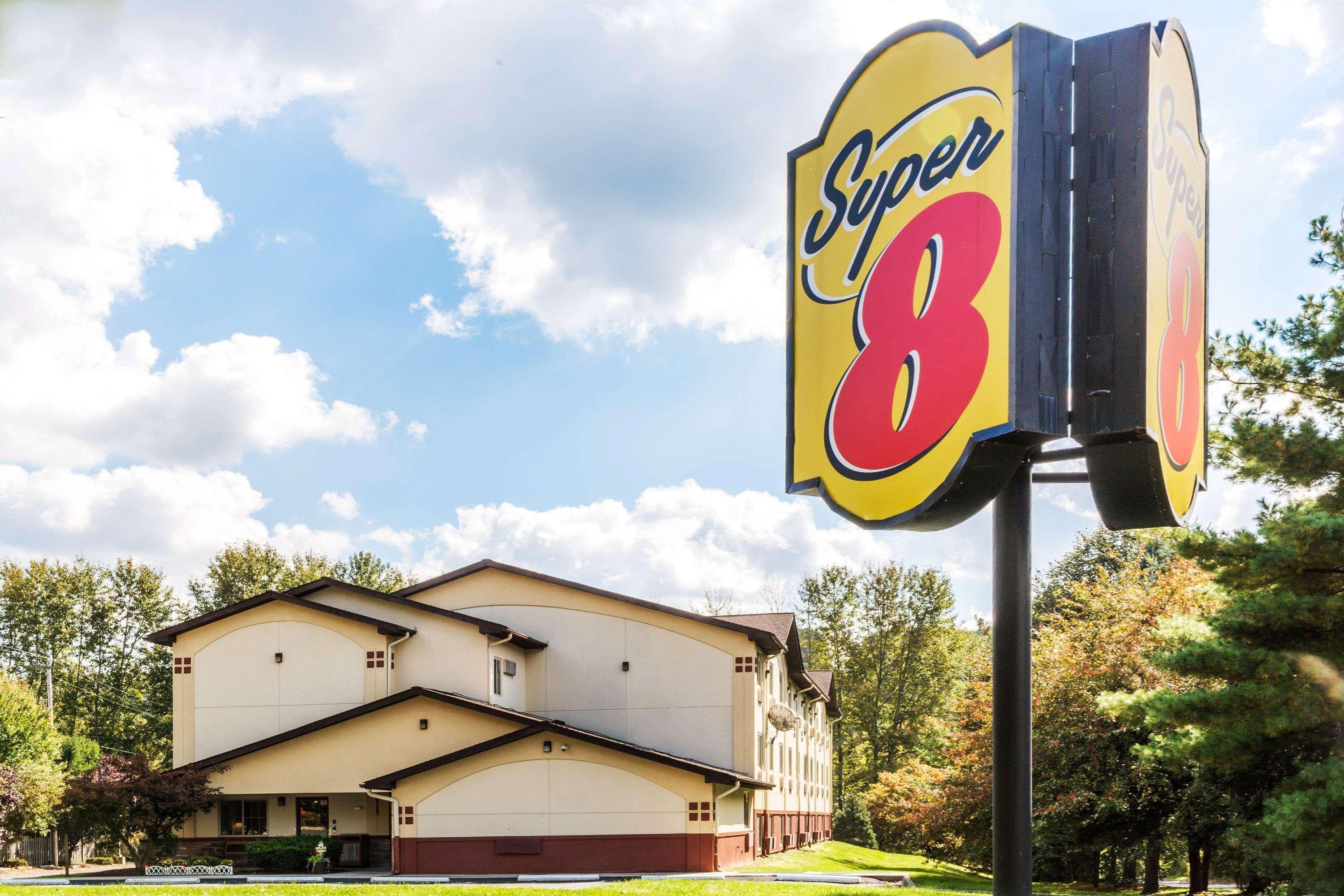 Super 8 By Wyndham East Stroudsburg - Poconos Hotell Exteriör bild