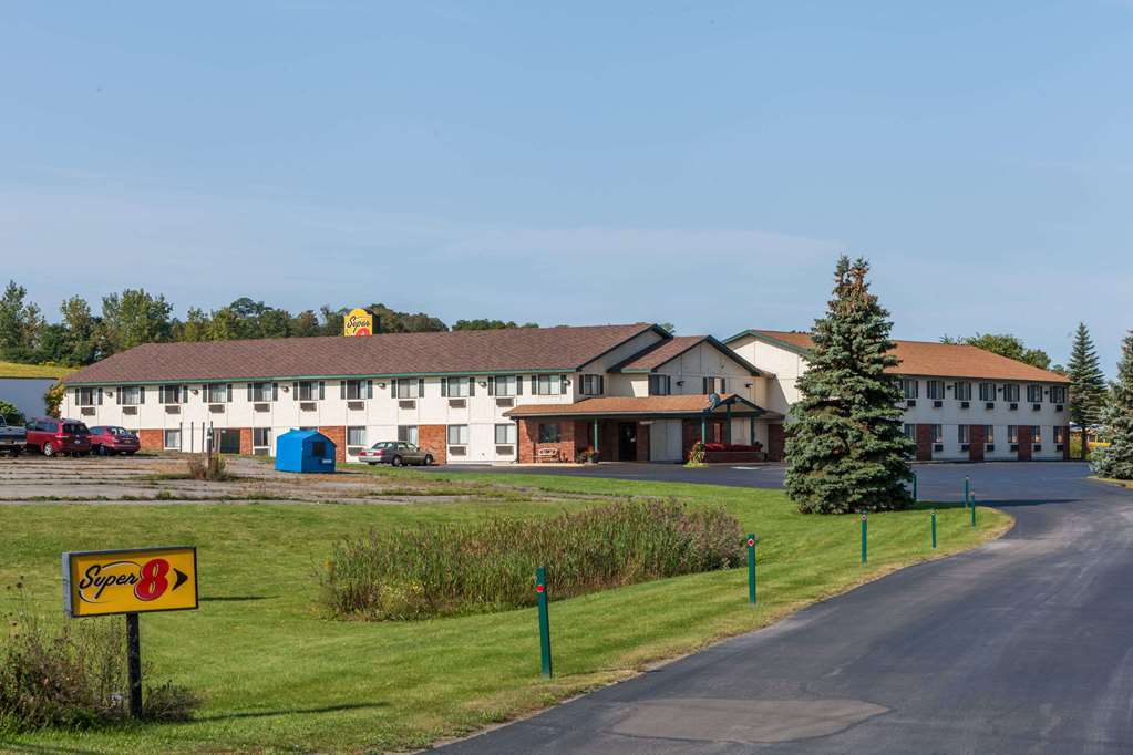 Super 8 By Wyndham East Stroudsburg - Poconos Hotell Exteriör bild