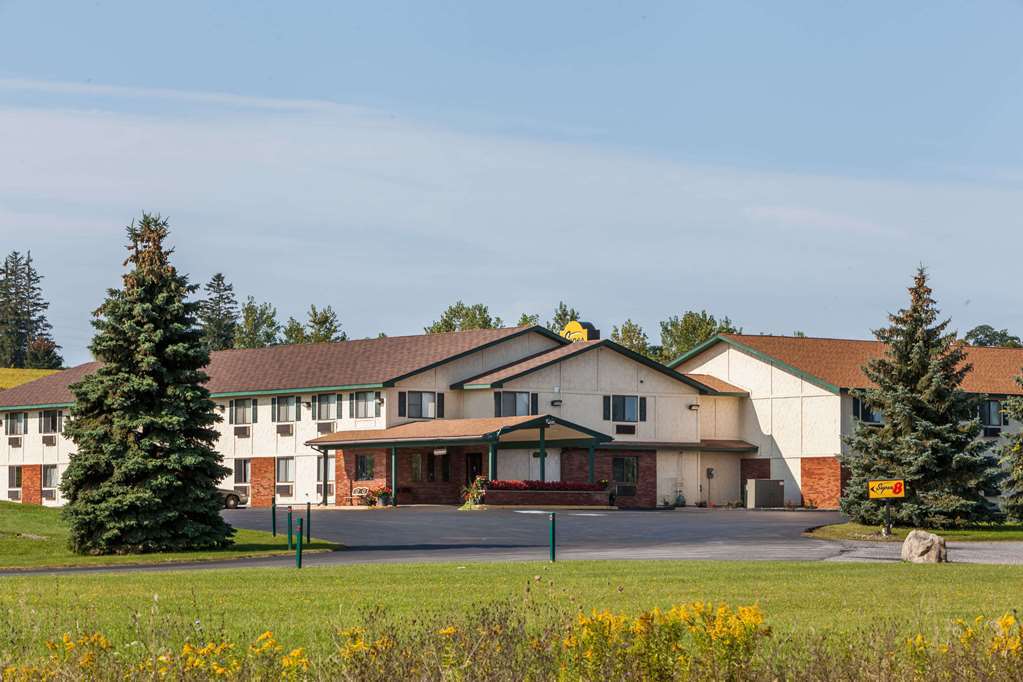 Super 8 By Wyndham East Stroudsburg - Poconos Hotell Exteriör bild