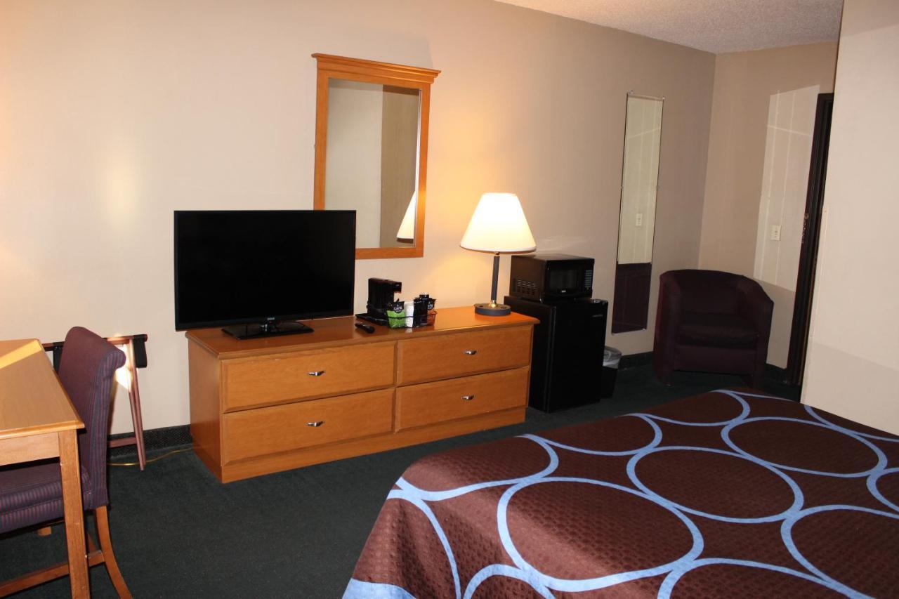Super 8 By Wyndham East Stroudsburg - Poconos Hotell Exteriör bild