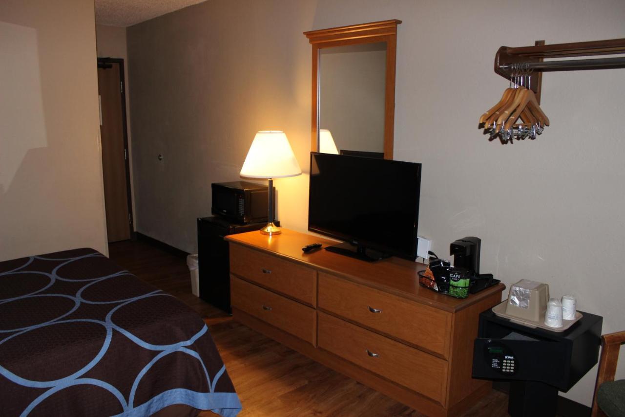 Super 8 By Wyndham East Stroudsburg - Poconos Hotell Exteriör bild