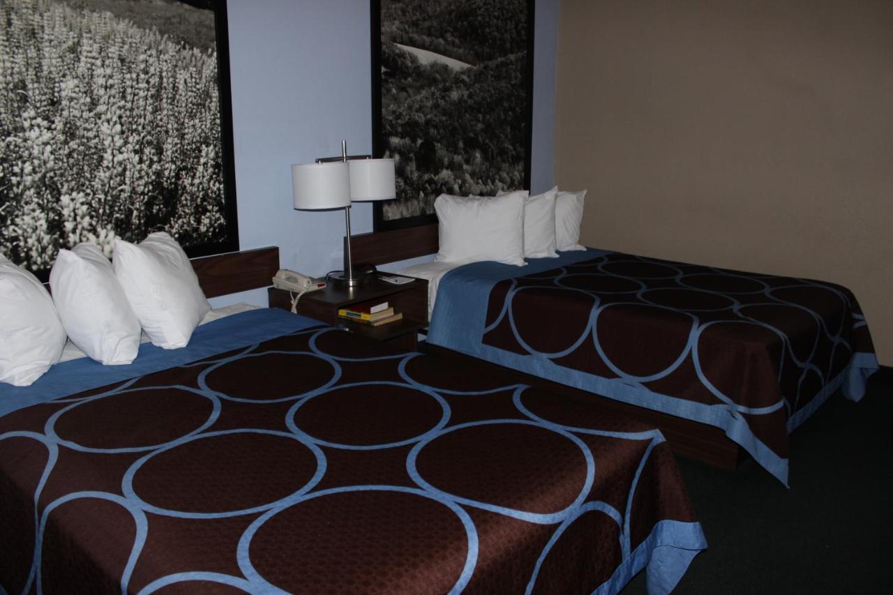 Super 8 By Wyndham East Stroudsburg - Poconos Hotell Exteriör bild
