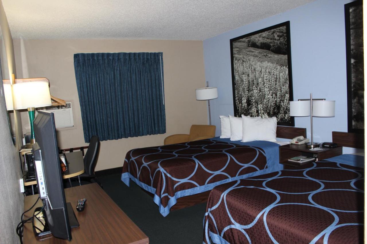 Super 8 By Wyndham East Stroudsburg - Poconos Hotell Exteriör bild