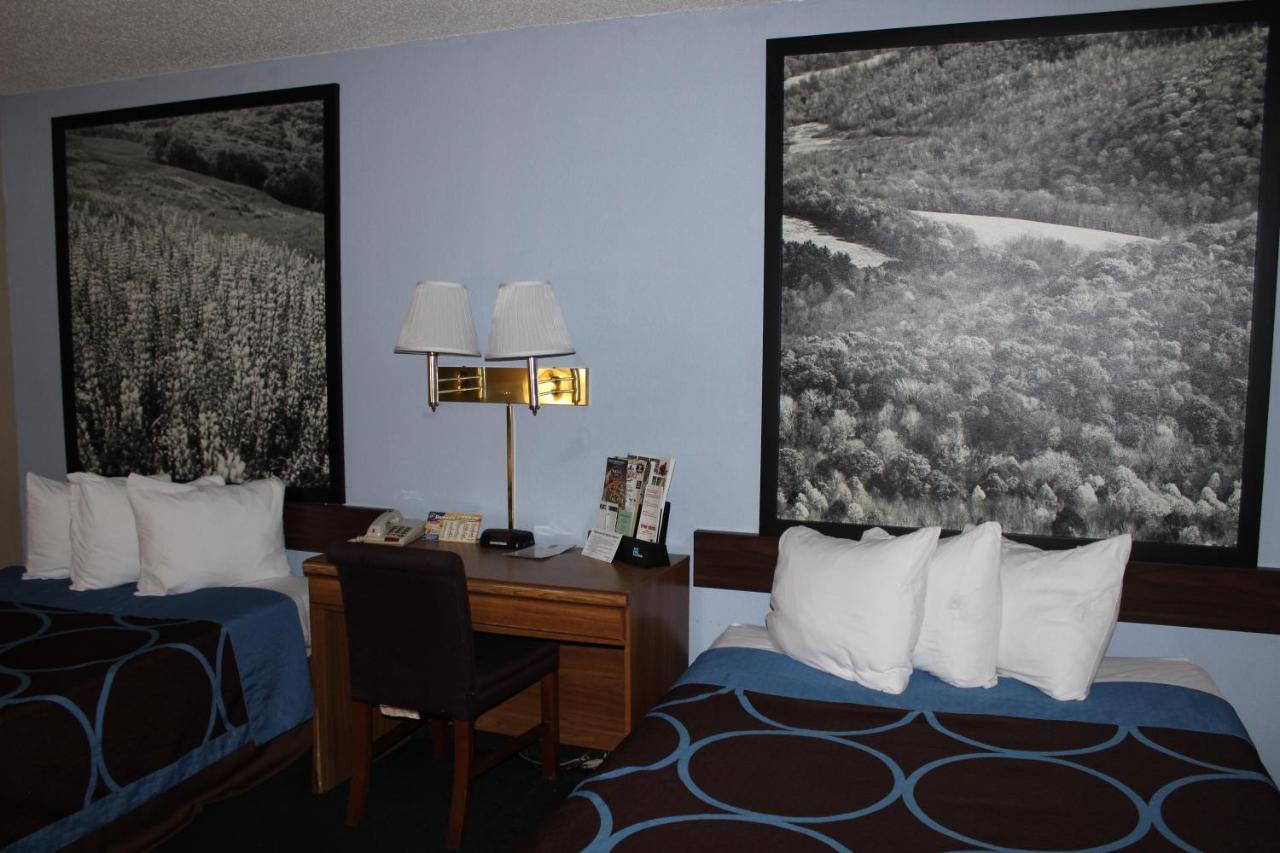 Super 8 By Wyndham East Stroudsburg - Poconos Hotell Exteriör bild