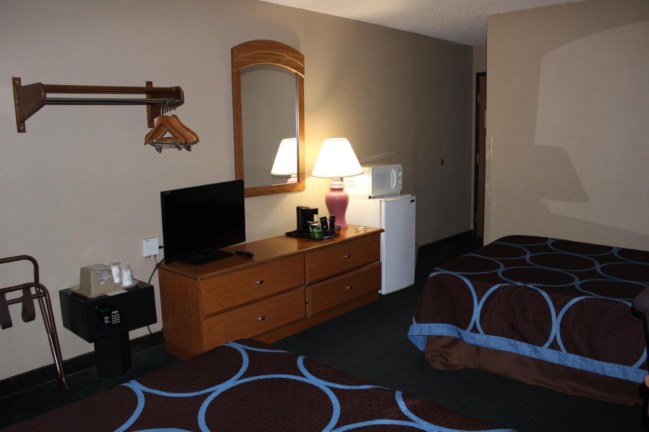 Super 8 By Wyndham East Stroudsburg - Poconos Hotell Exteriör bild