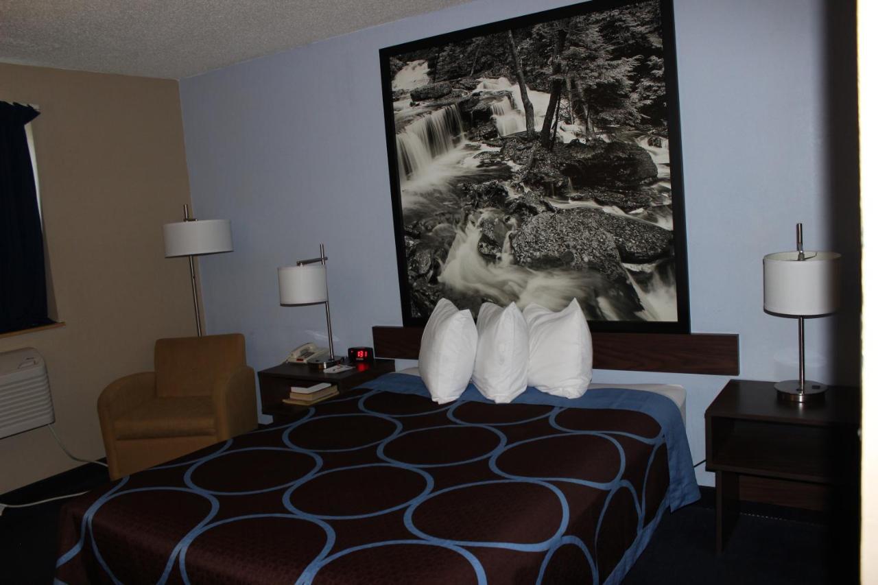 Super 8 By Wyndham East Stroudsburg - Poconos Hotell Exteriör bild